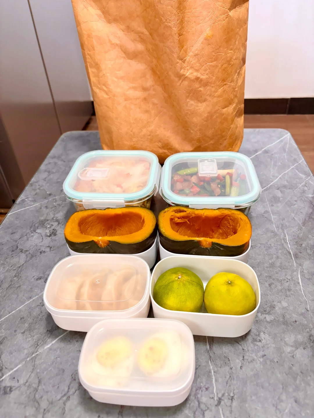 谁家好人上班带7个饭盒啊