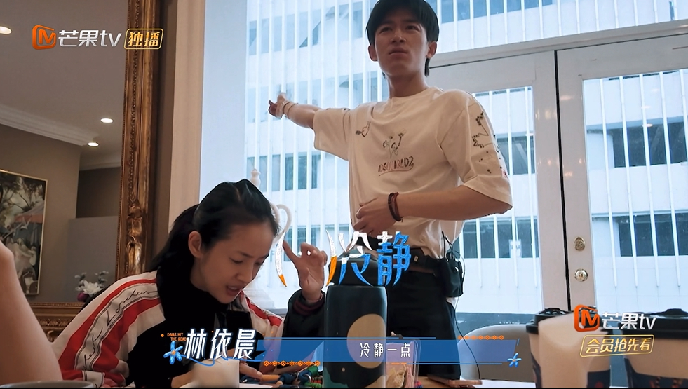 王星越林依晨臭屁弟弟和稳重姐姐林依晨王星越在一起好浓的台偶味  旅途里一个冲锋在