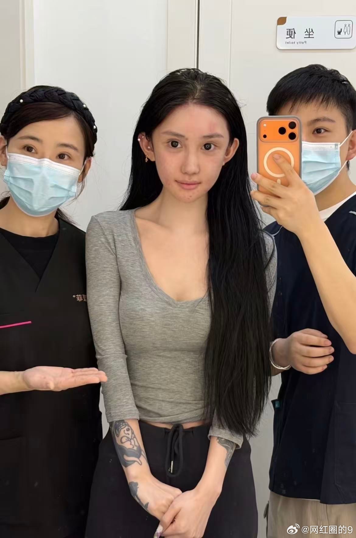 薛小婉素颜状态薛小婉与路人合照 薛小婉与路人合照 