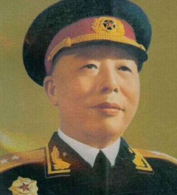 开国上将宋时轮晚年担任军事科学院院长，他住房的门窗需要修理，组织上就指派了一位老