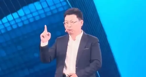 余承东回应开车睡着：当时智驾在低头看手机，平生第一次“进局子”