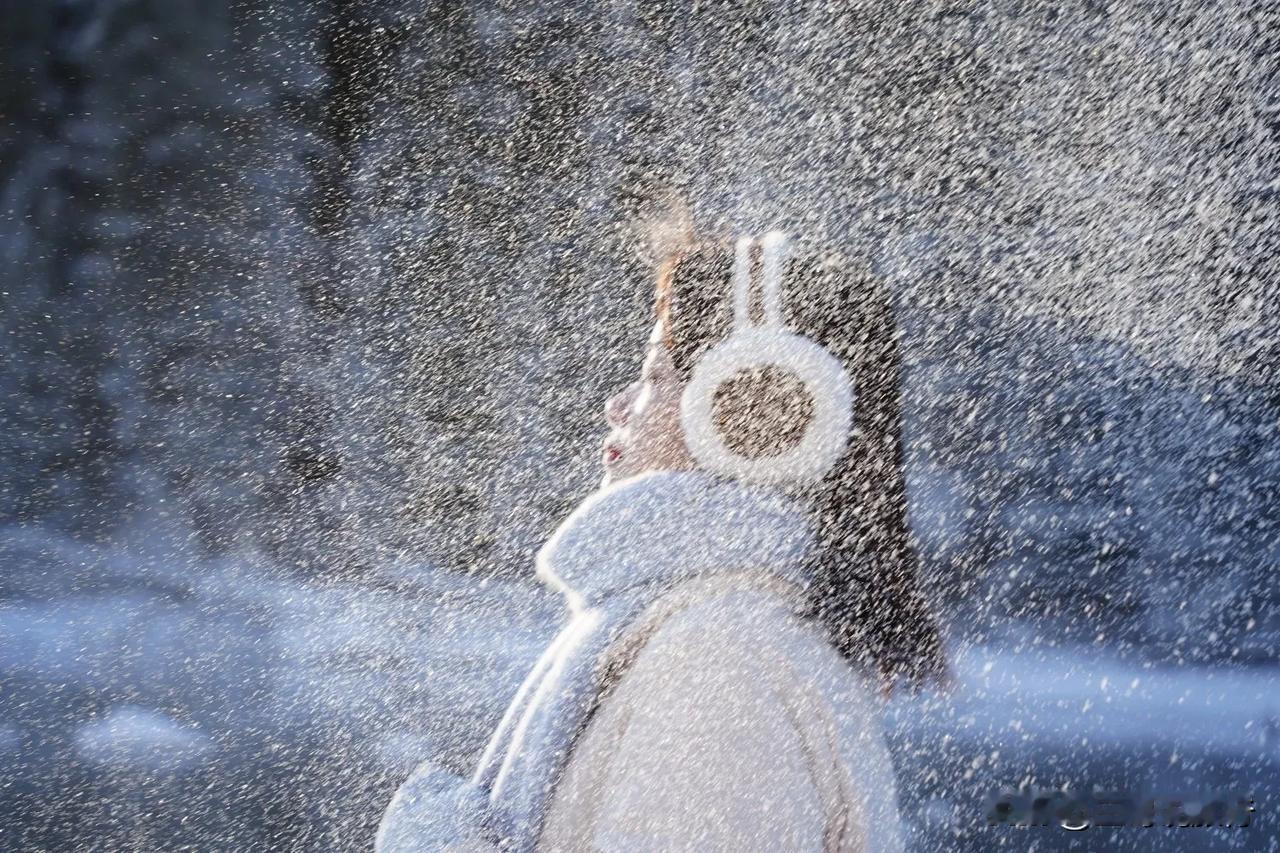 1+1头等舱轻奢双湖7日游旅拍
白雪皑皑的湖边，背后就是森林，真的好美呀，不仅仅