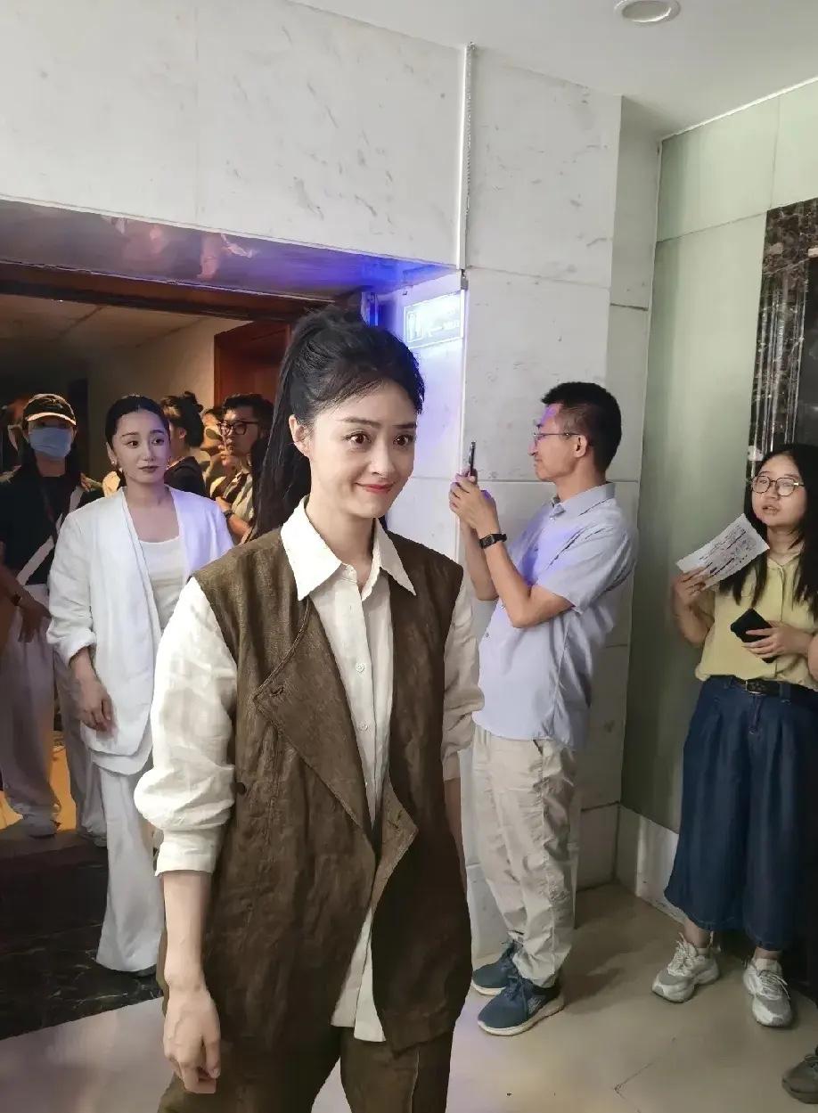 蒋欣比电视上更美