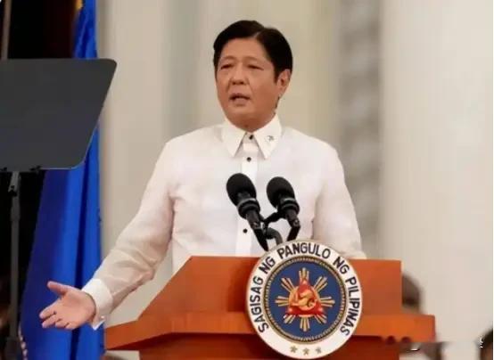 菲律宾贪腐案逃犯爆料曾亲自给总统小马科斯送去10亿现金
防洪工程腐败案，是目前菲