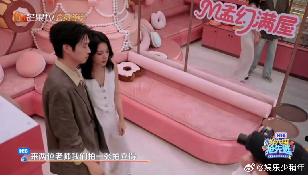 魏大勋赵今麦好六拍立得合照好六现场拍立得合照释出，魏大勋和赵今麦同框真的很和谐，