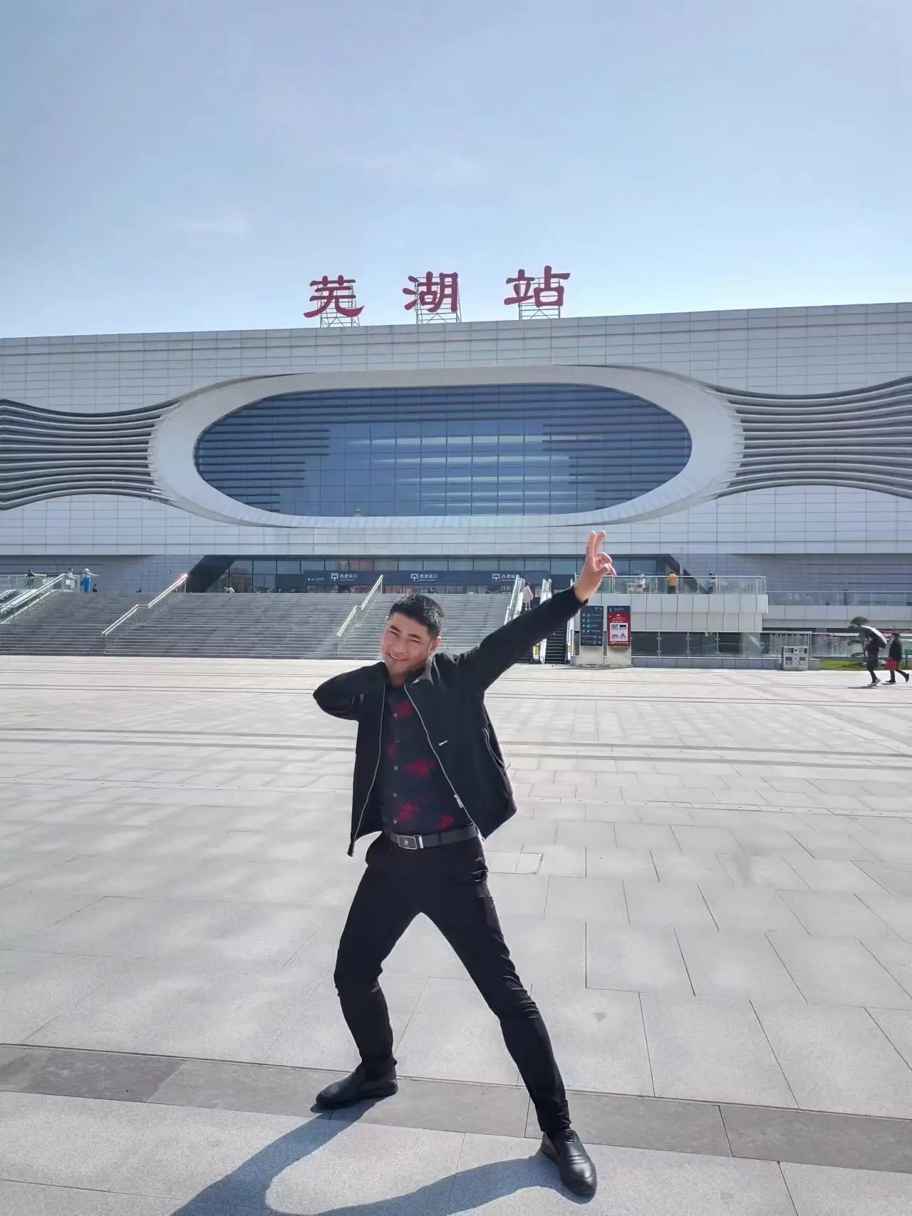 心情不好的时候，别再难为自己了，人生除了生死，都是小事。只要太阳每天照...