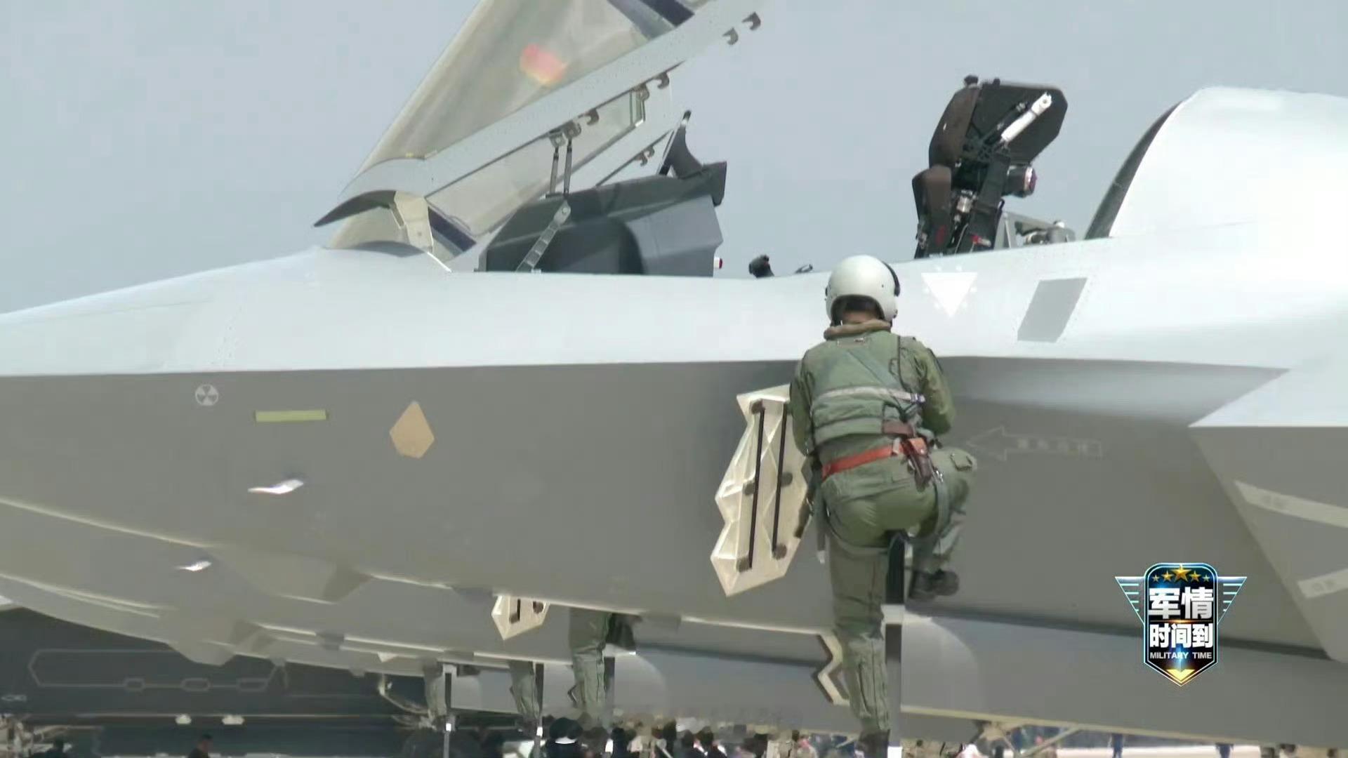 歼-35A首次曝光内置登机梯[点赞]阅兵镜头里的大国重器190视角 ​​​