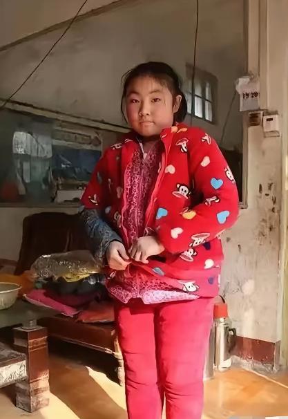 泪目！四川一名6岁女孩爹没了，9岁时妈改嫁。她住叔叔家12年，高考刚结束第二天，