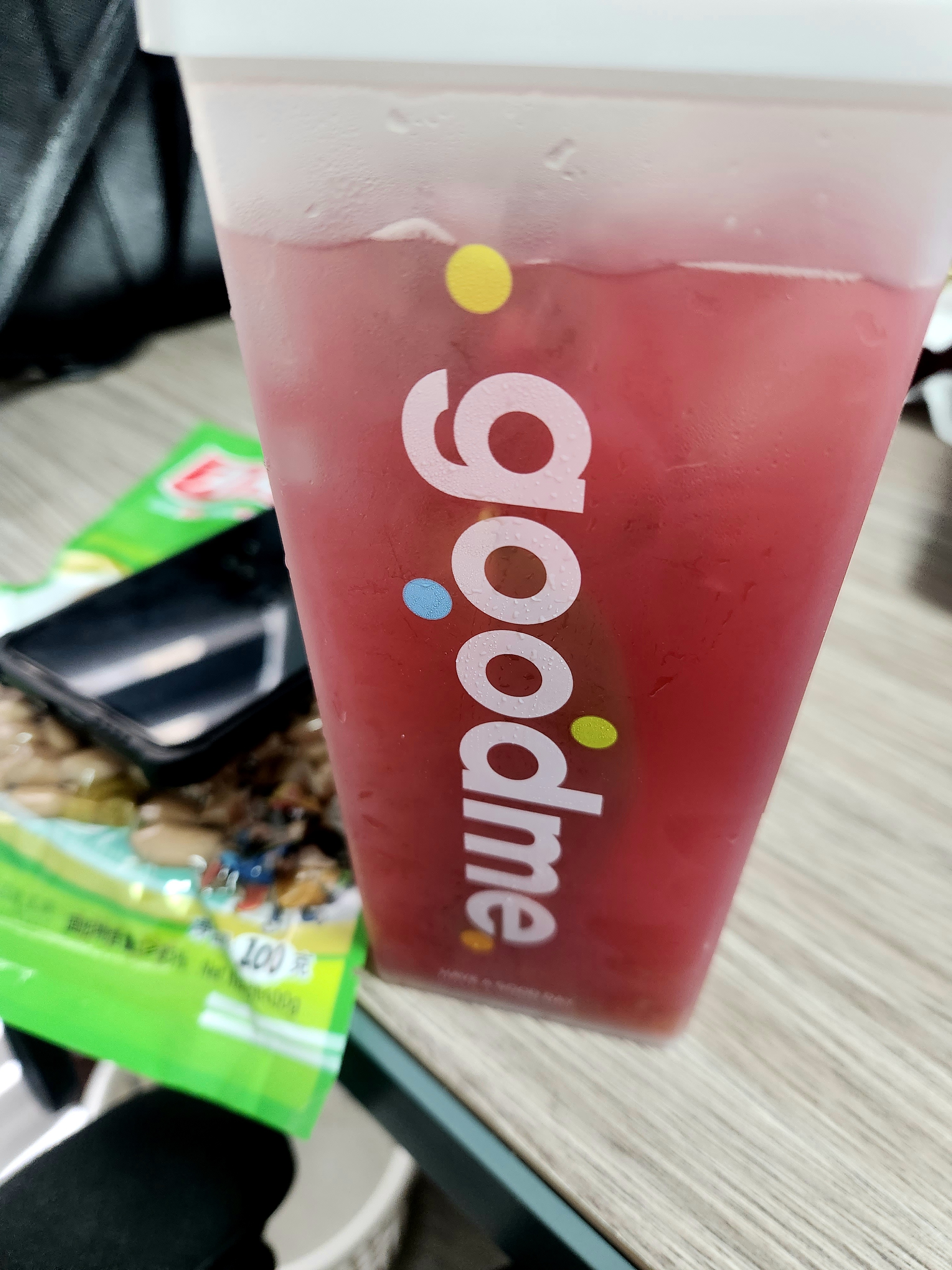 古茗新品居然挺好喝的，对不爱吃甜的人友好而且挺解腻，非常推荐李子冰茶 