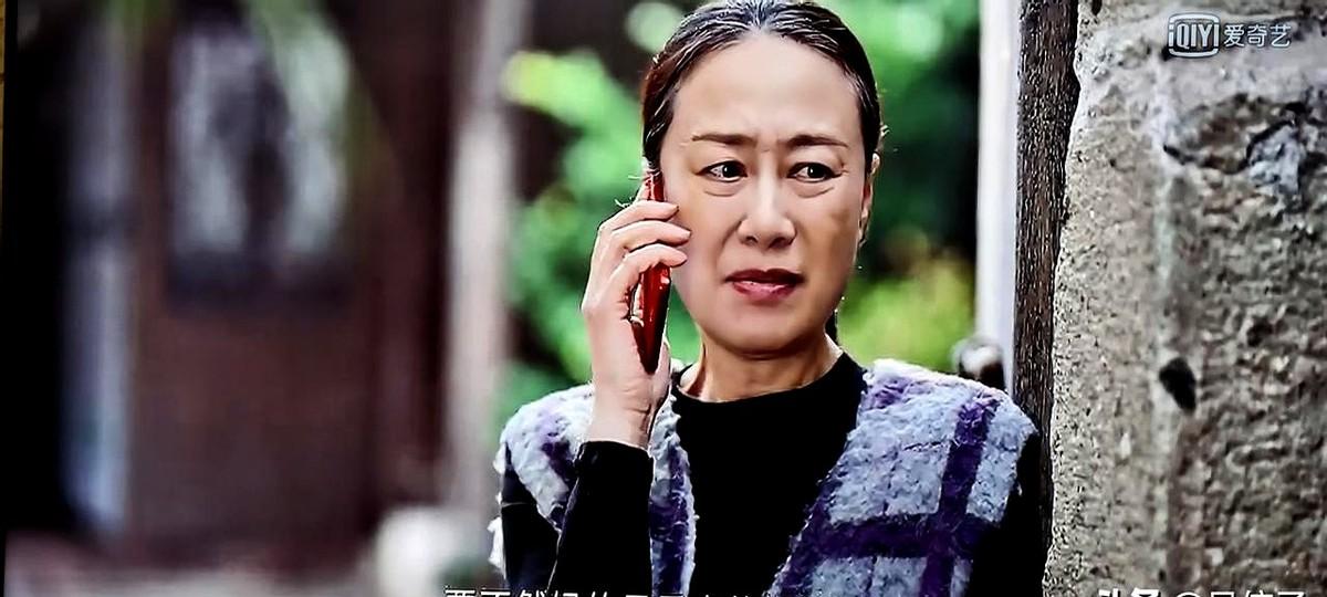 “我们呢？我们什么好处都没捞着！”

继姐许蜜瑶直接冲到酒店大堂，当着所有人的面