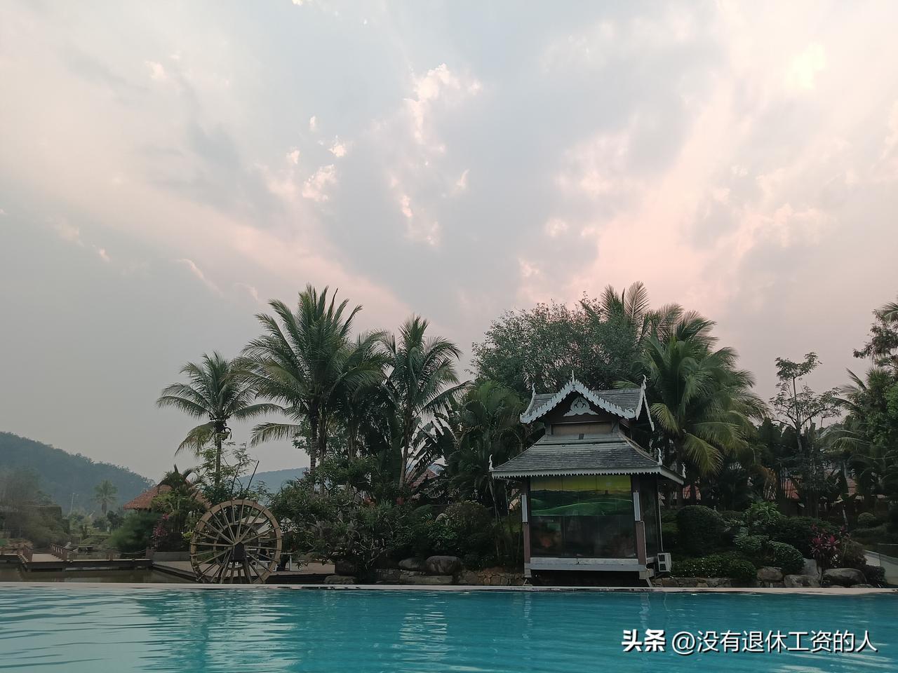 这样的生活，我还要坚持11年。

儿子上小学一年级，每天早上7点起床，做早饭，吃