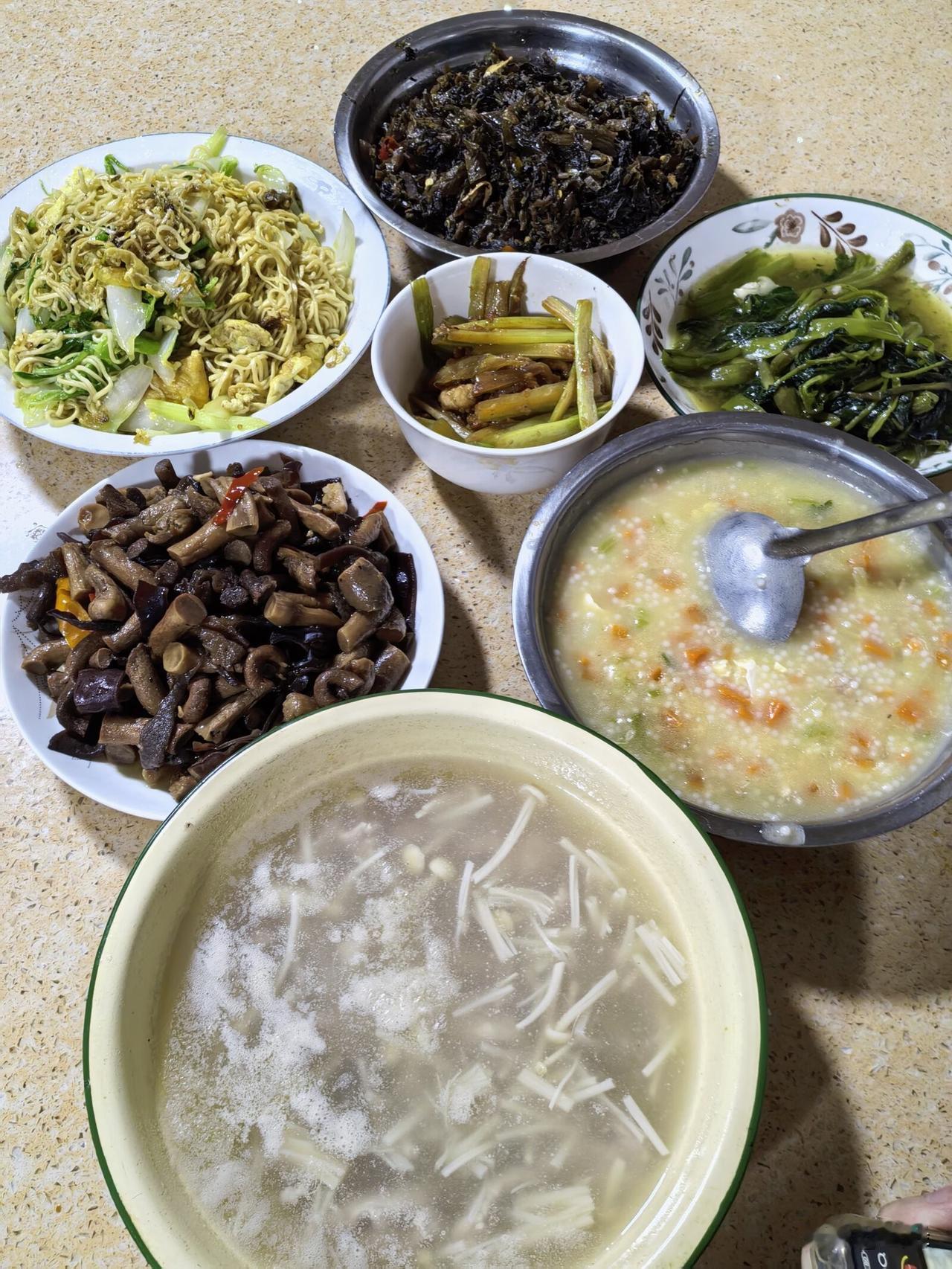 家常菜
在你家这些菜算什么档次啊