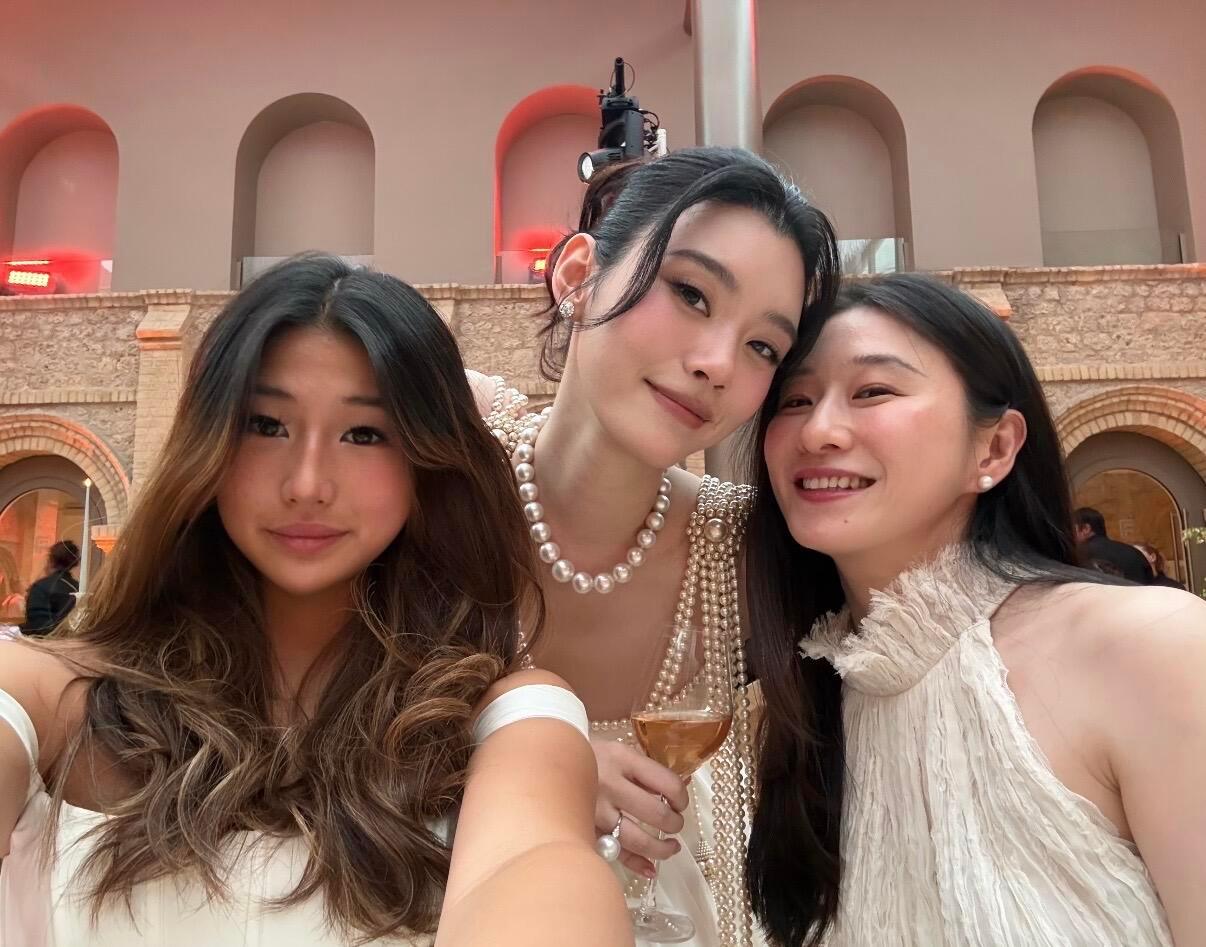 奚梦瑶婚礼派对穿出生年份高定奚梦瑶戴澳白奚梦瑶婚礼派对穿的是自己出生年份的香奈儿