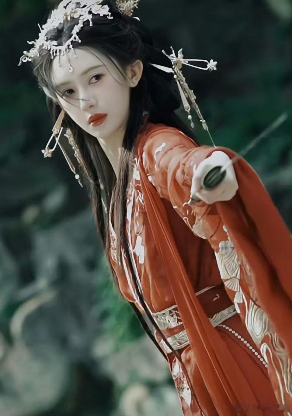 #李奕臻否认加戏##李奕臻否认永夜星河加戏#小姐姐真美啊，她与古装剧好适配啊，爱