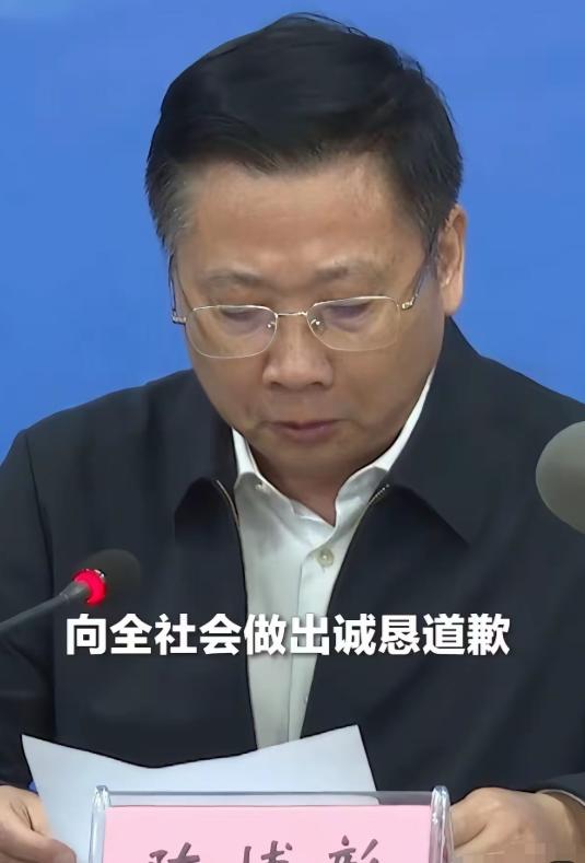 这操作有意思了！浏阳出事的烟花厂工商登记叫李定才，他是实际控制人，职务竟然挂了一