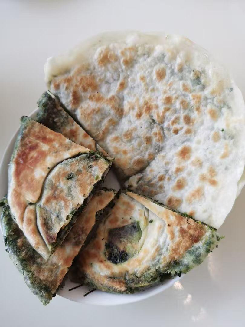 有谁跟我一样，春天喜欢到处找地方挖各种野菜的~~

我们这边春天的野菜比较多，菜