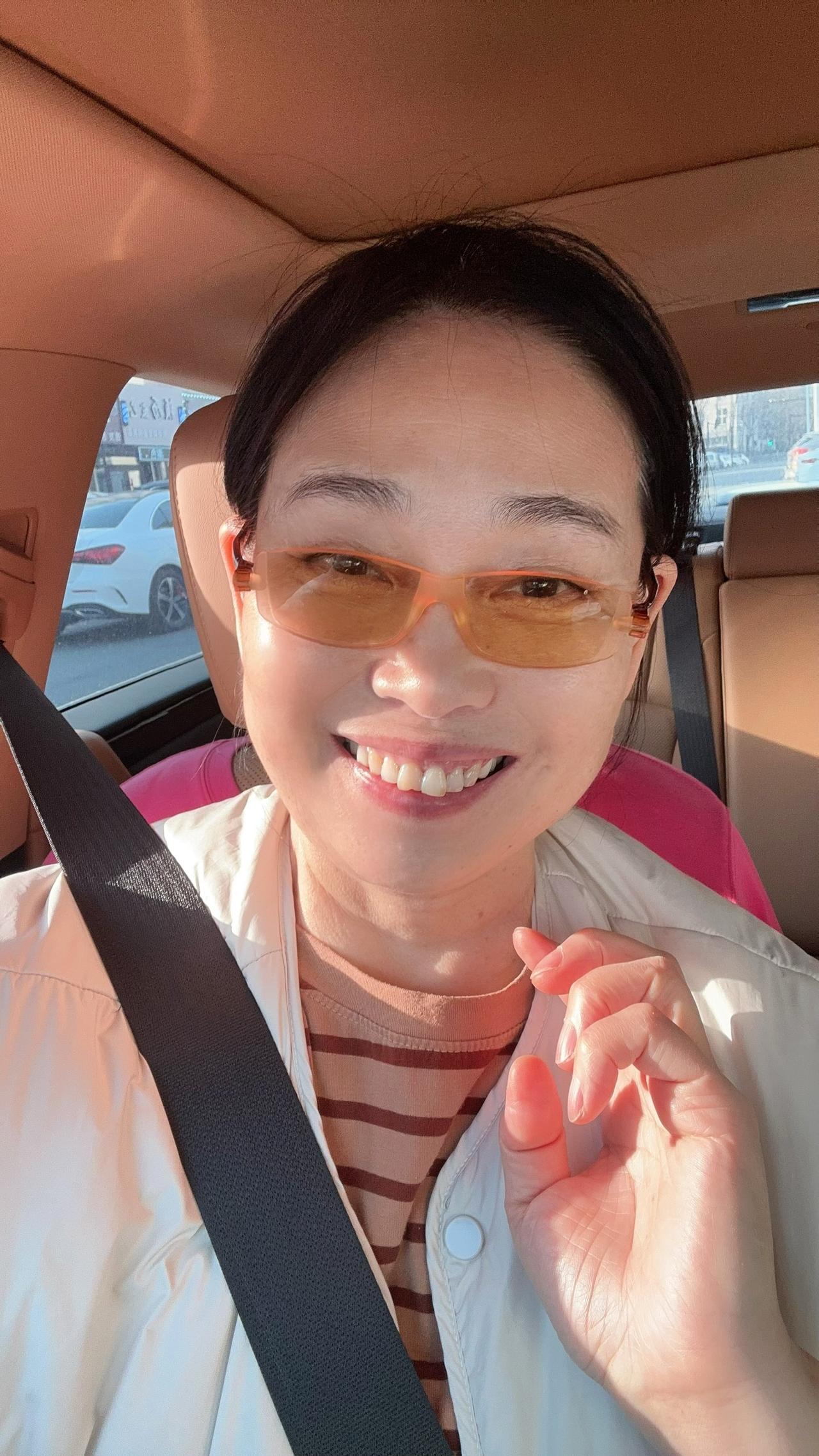 好治愈的音乐，开心的活着，好好赚钱 是为了吃漂亮的饭 ，穿喜欢的衣 ，过不委屈的