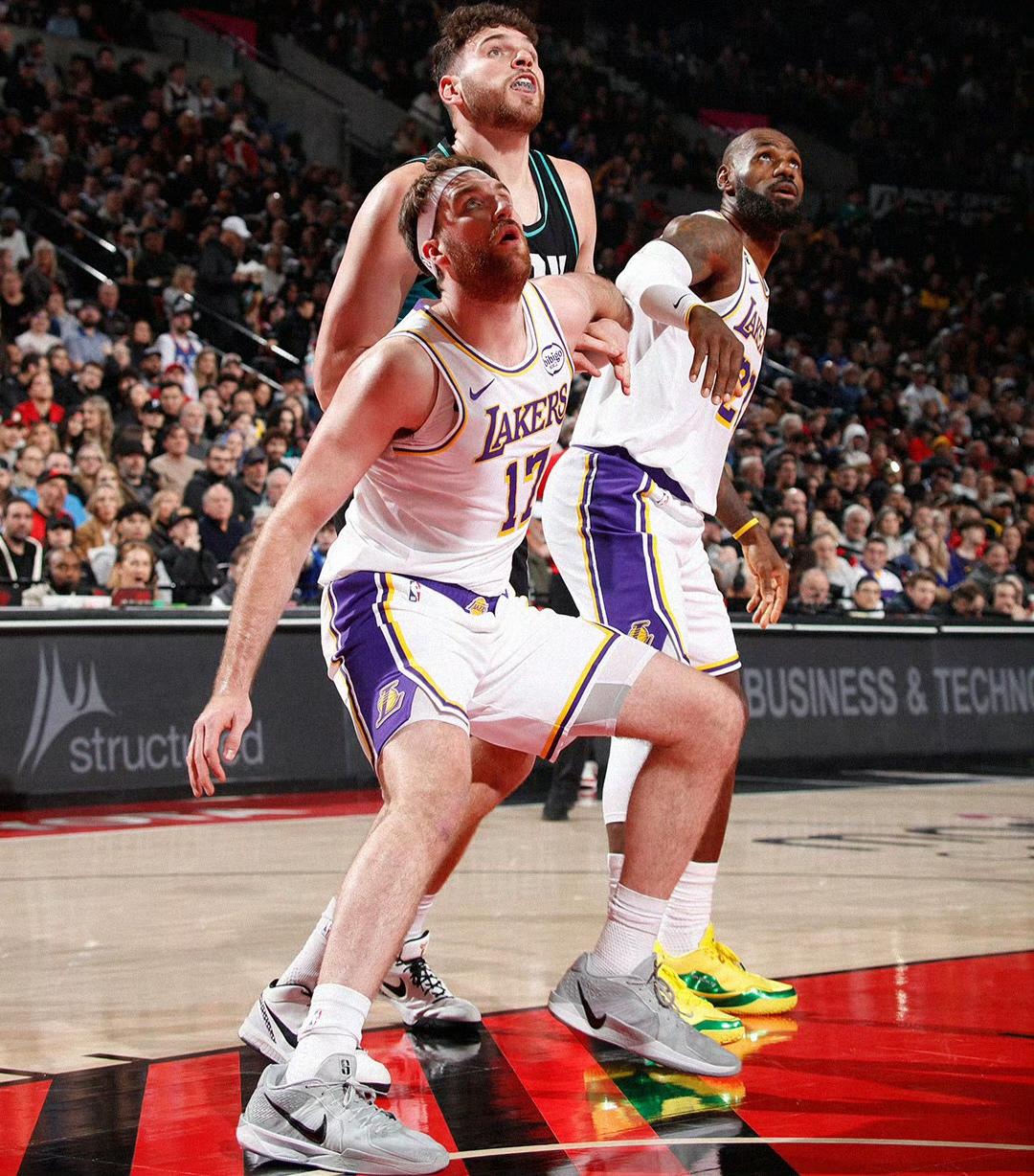 不敌残阵开拓者！东契奇扯掉了湖人最后一块遮羞布
湖人VS开拓者；双方核心东契奇和