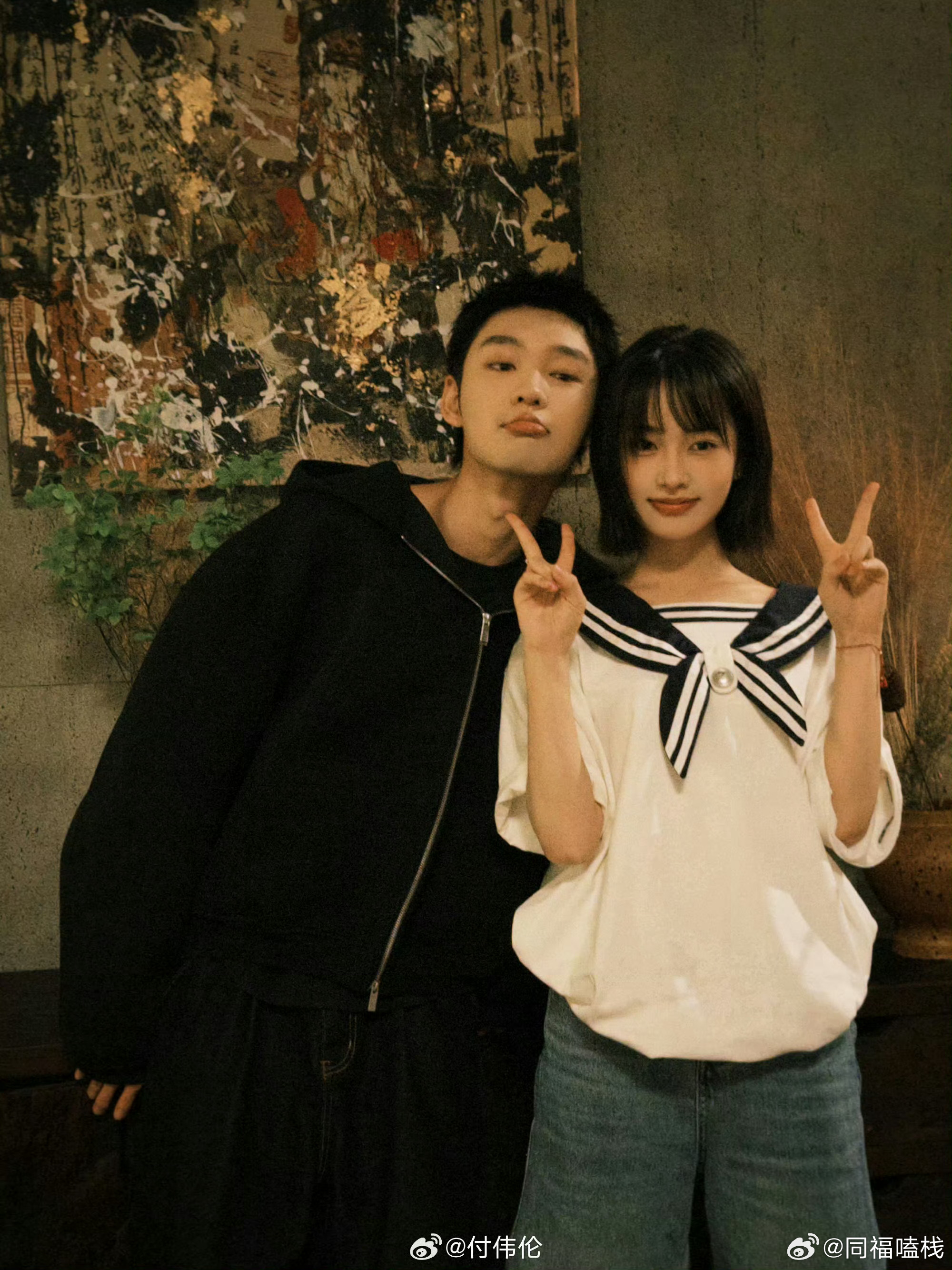 是她徐媛屹娜炽夏我们炽夏副cp也是一款震撼美味，俩人偷偷做饭中，我的镜头照出的是