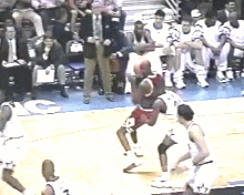 乔丹与科比的背身后仰跳投！几乎一模一样！太潇洒了