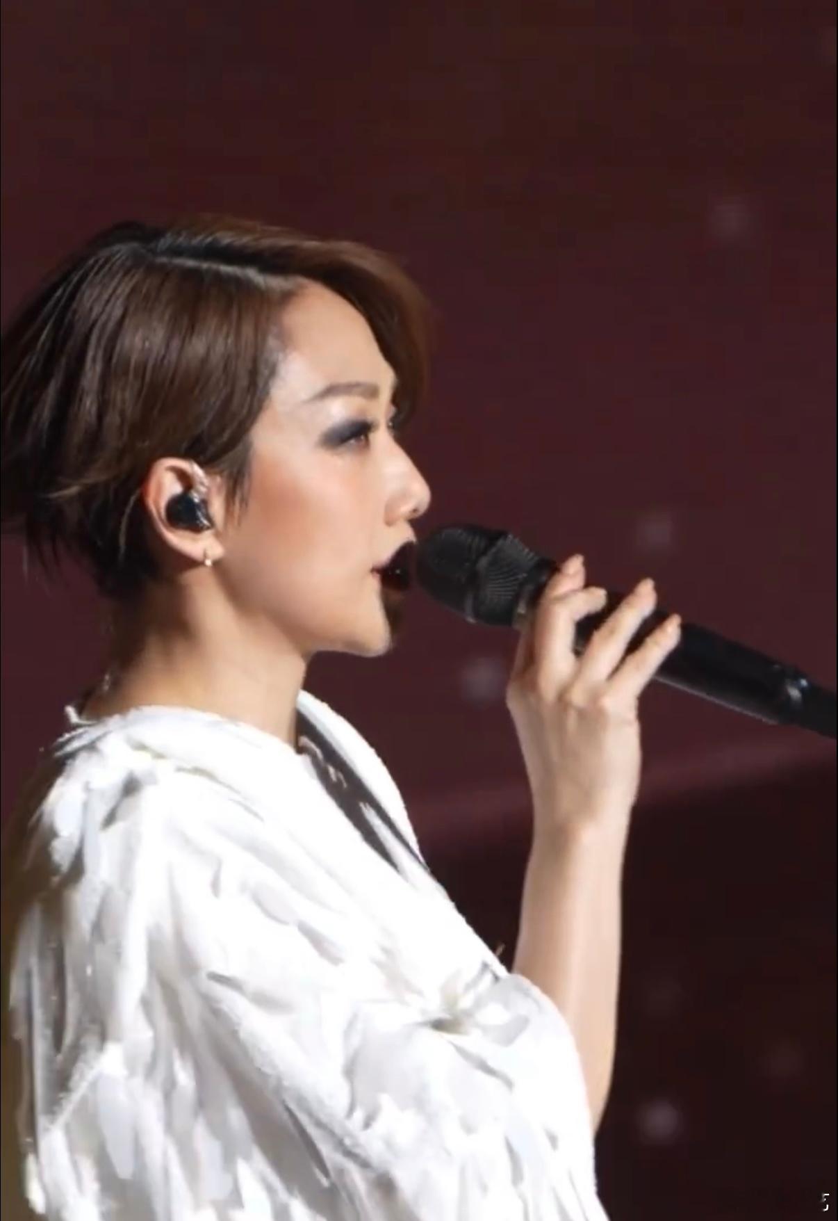 林忆莲词不达意 听取妈声一片当林忆莲嘴角微扬的那个瞬间，全场自动开启