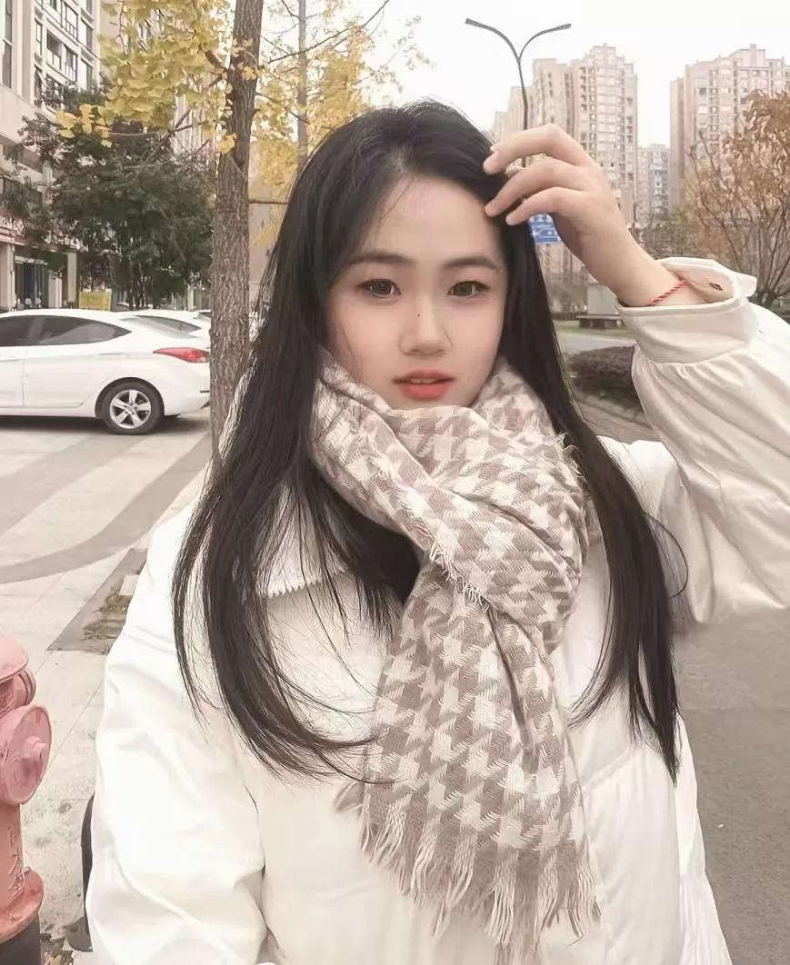离婚后的三个多月，我独自一人，过着平静而略带孤独的生活。在这百日守寡的日子里，我