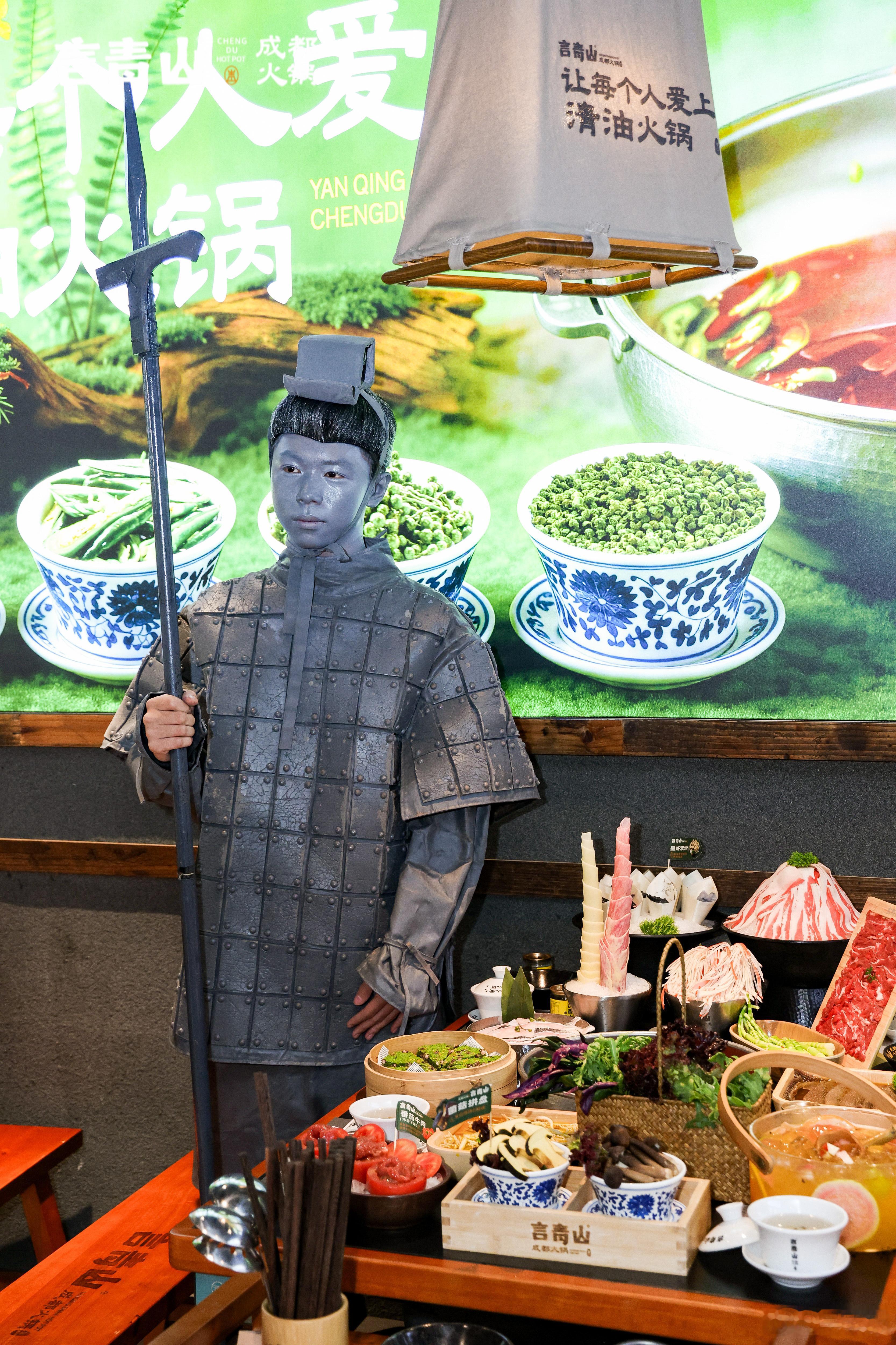言青山「百城计划」西安站·小寨店启幕🎉大衣哥朱之文 空降长安，一句“南天门大将