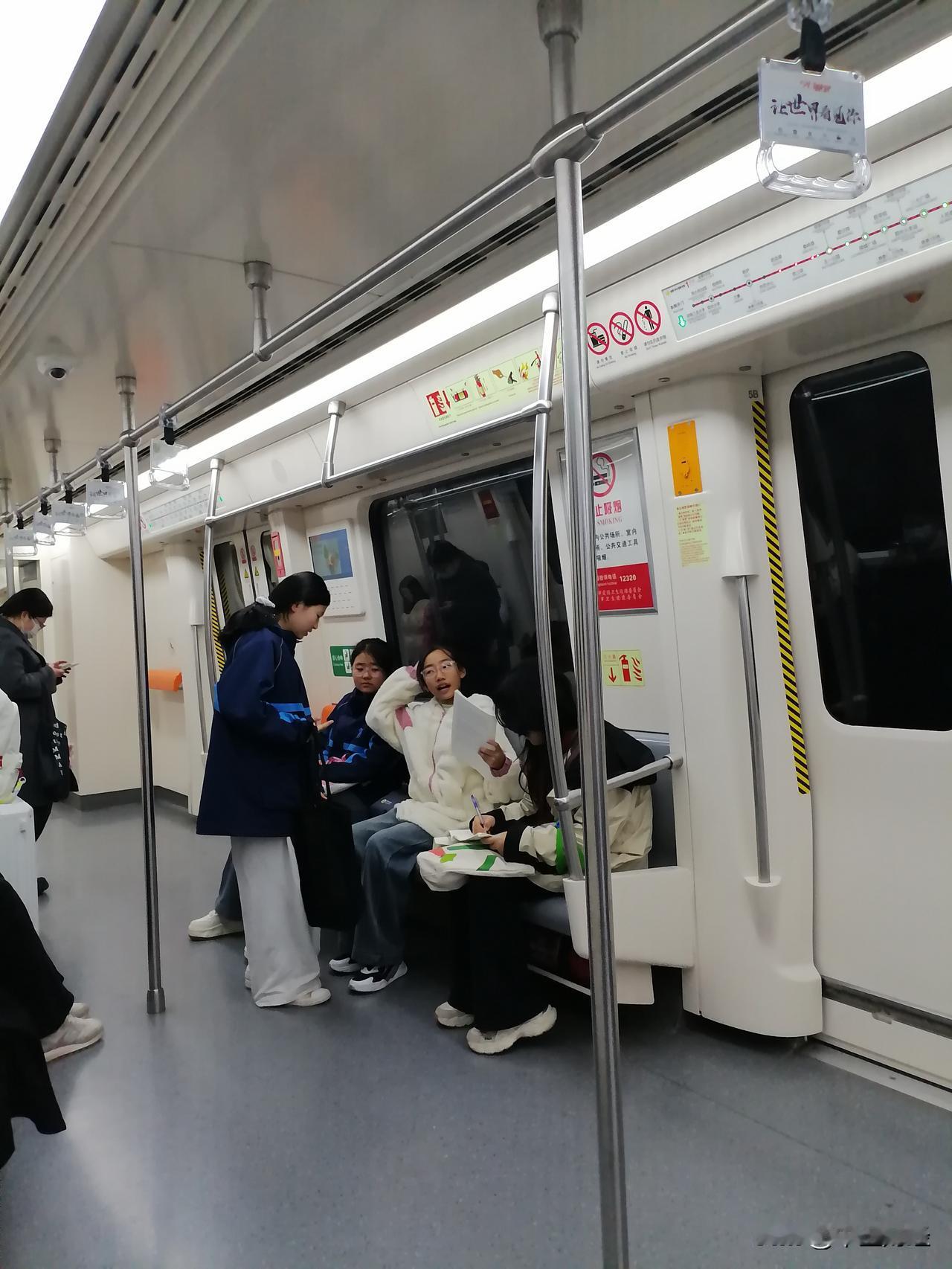 地铁，便捷高效。然而，一则消息却显示：全国绝大多数地铁处于亏损状态，不禁让人担忧