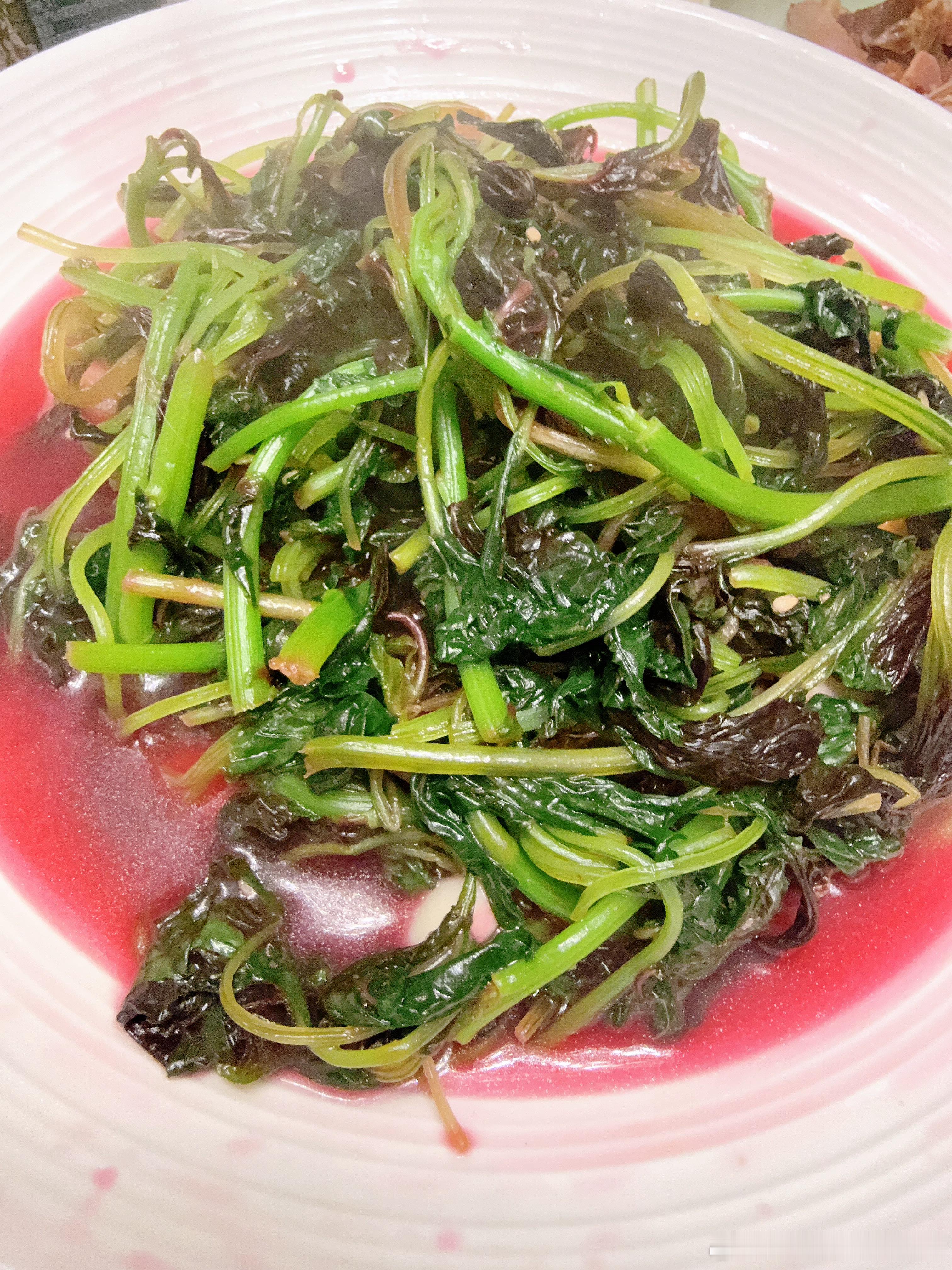 ❤️今日晚餐：六种刺身拼盘、清蒸乳鸽、蒜香红米苋、日式炖南瓜、虫草花鸡蛋汤 ​​