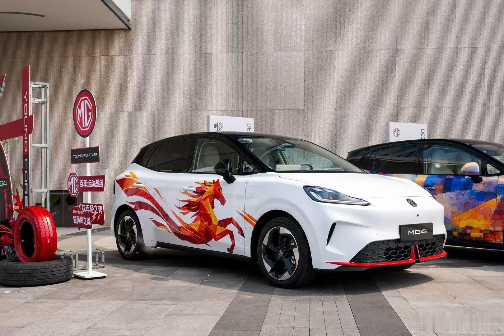 别再说改装是“小众玩物”，在MG4这里，潮改就是年轻人的生活态度！有人把城市地标