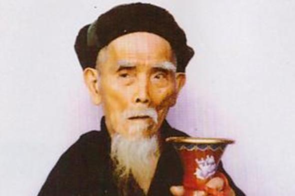 1995年，中国长寿之王龚来发去世，这位133岁的老人，一辈子没有结婚。他一生种
