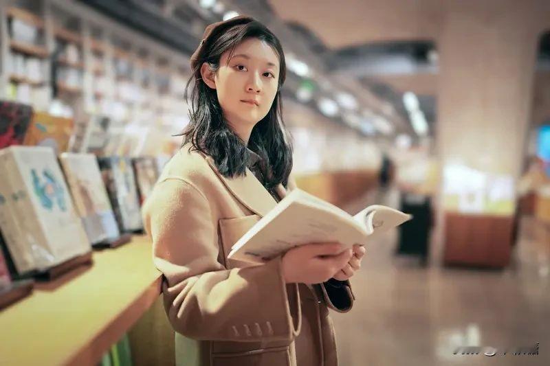 原文说习惯成自然，最后就剩下无聊。 
这哪里是习惯了，分明是中了毒。 
你想想看