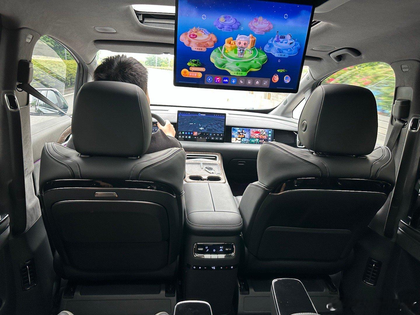 今天打车打到这台mpv，快来猜车 ​​​