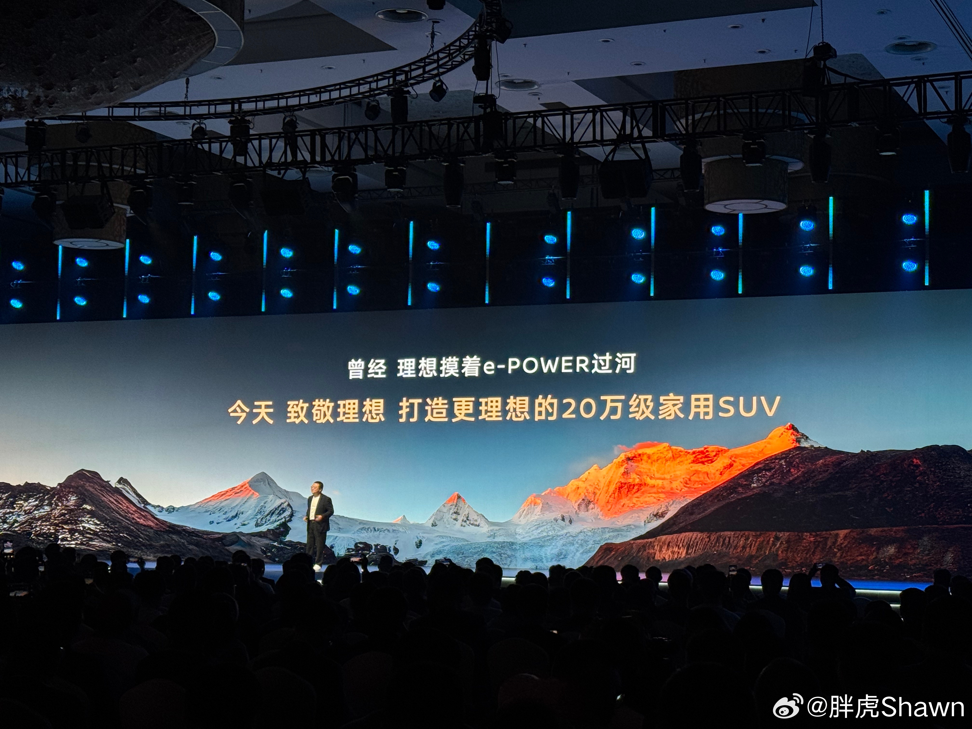 嚯，日产发布会上，致敬理想了东风日产NX8