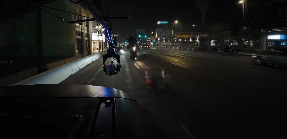 巴音布鲁克的风吹到了洛杉矶 看完飞驰人生没过够赛车瘾的姐妹有福了，洛杉矶劫案下周