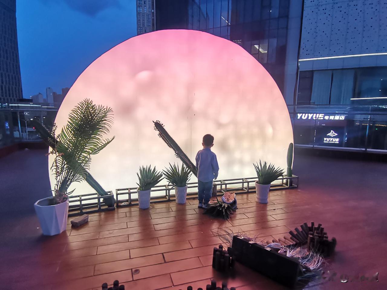 我的今日状态：😁轻松愉快
我这里的天气：☀️晴天