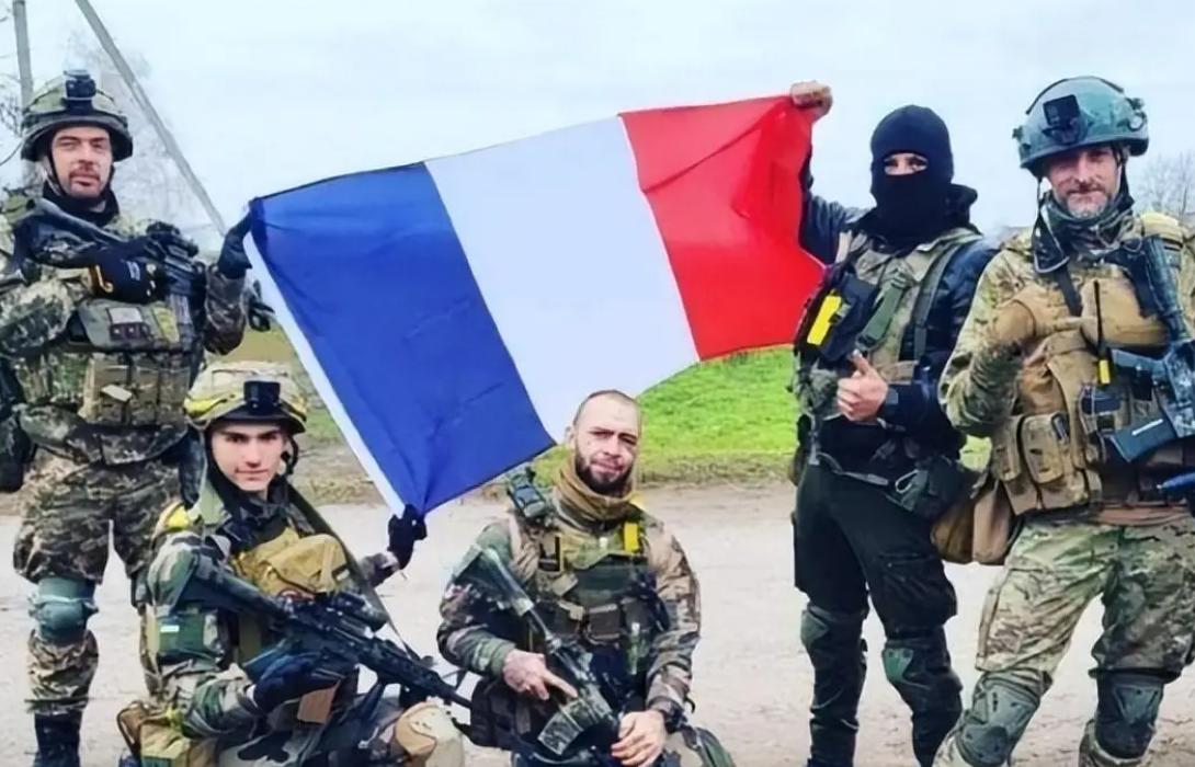 法国在逼美国亲自下场，所以最近频频放话要出兵乌克兰，其中有一个很明显的动机：就是