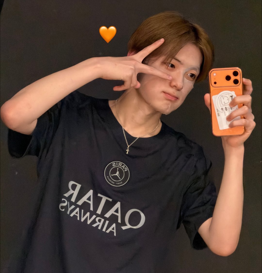 260701 🐷💭🐷：米亚内 我洗完澡来了🐷：我正在敷面膜呢..🐷：（