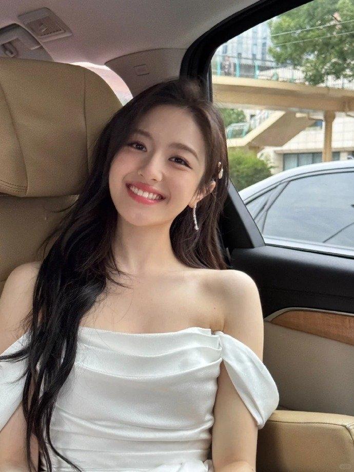 笑容好治愈人心的李兰迪，这脸真的好有气质，国泰民安的感觉李兰迪公主写真 李兰迪公