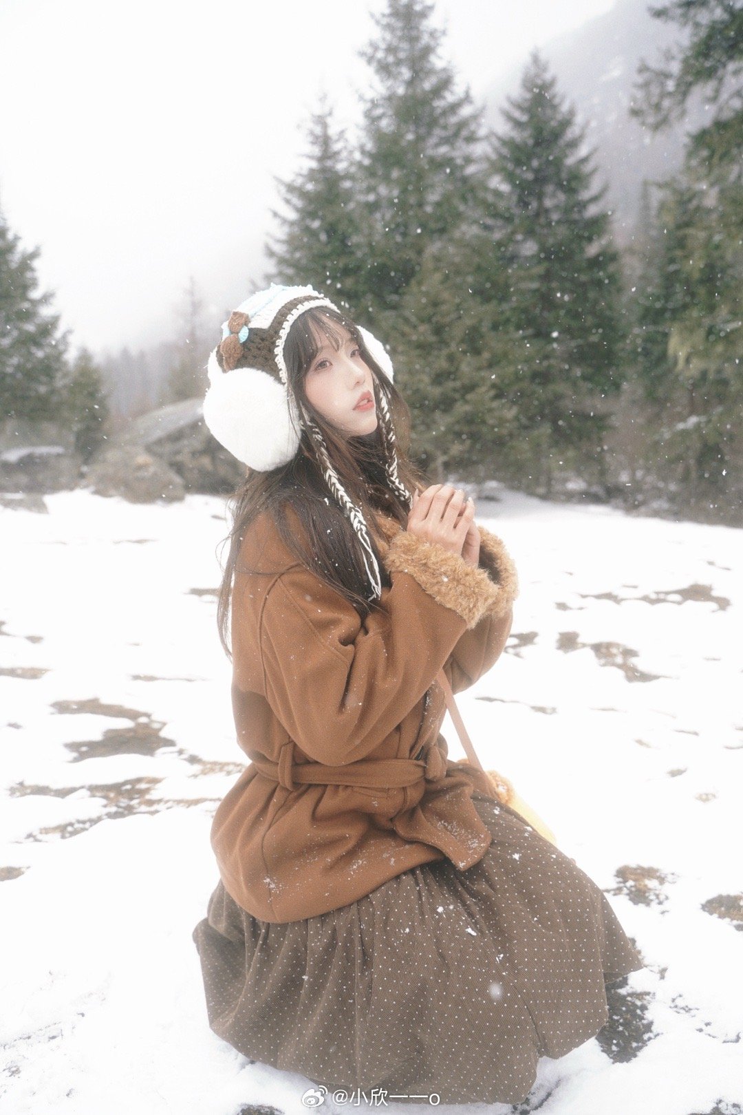 山顶为你飘了一片雪 