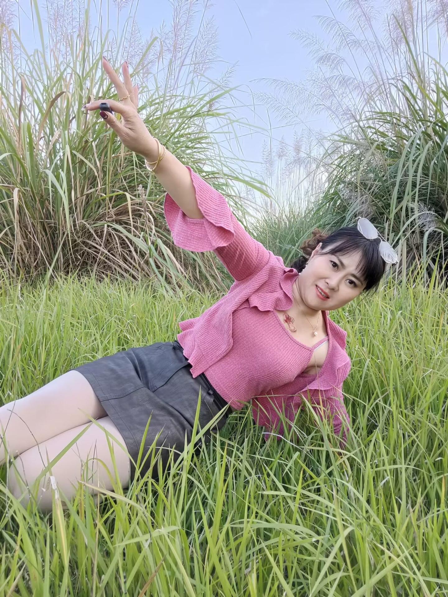 想你的人自然会来找你，爱你的人会想尽一切办法来到你身边，哪怕隔着千山万...