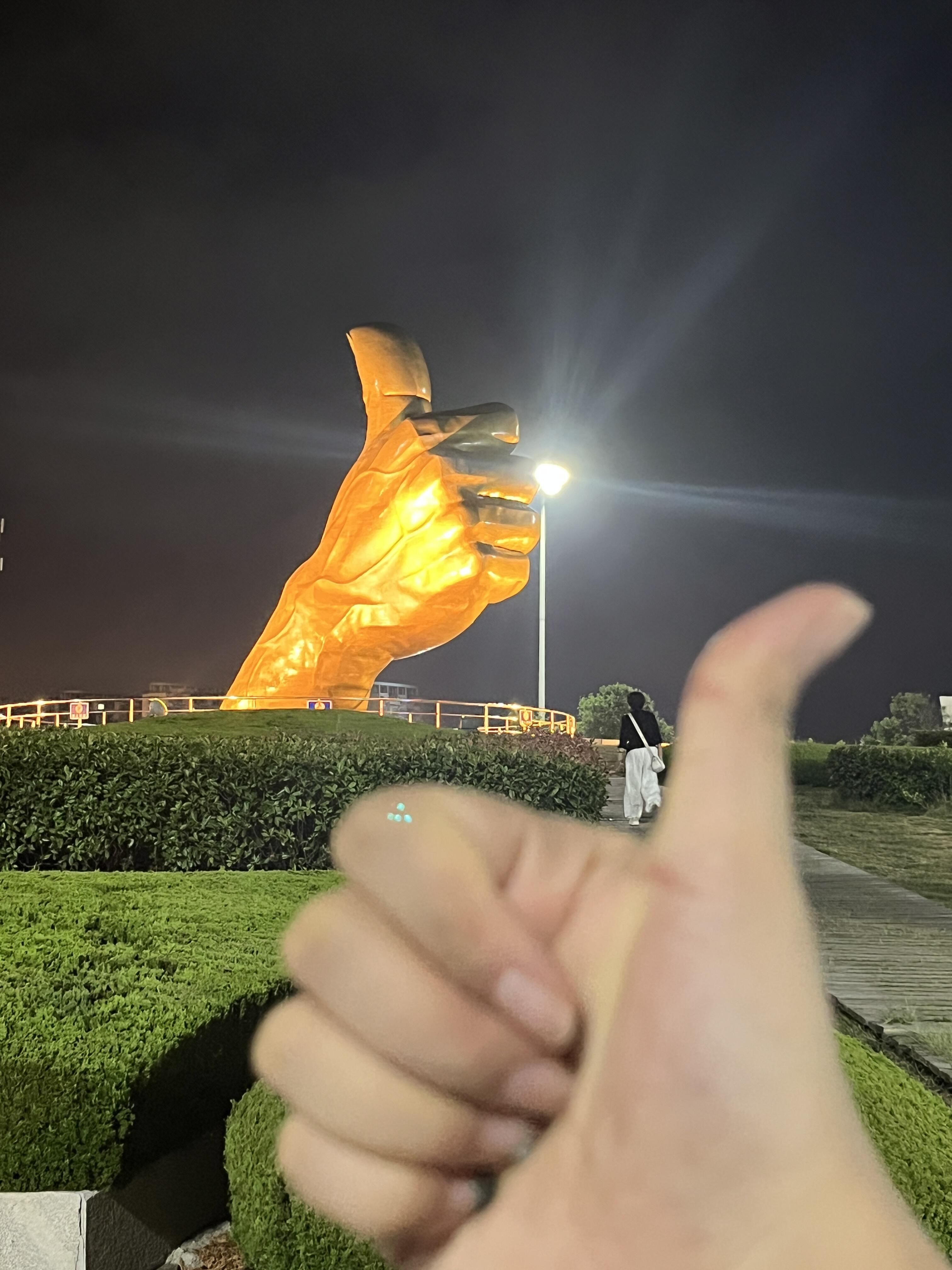 研究石墨烯的顶级大牛“石墨烯之父”，居然直接买了台装着国产石墨烯技术的国产车，相