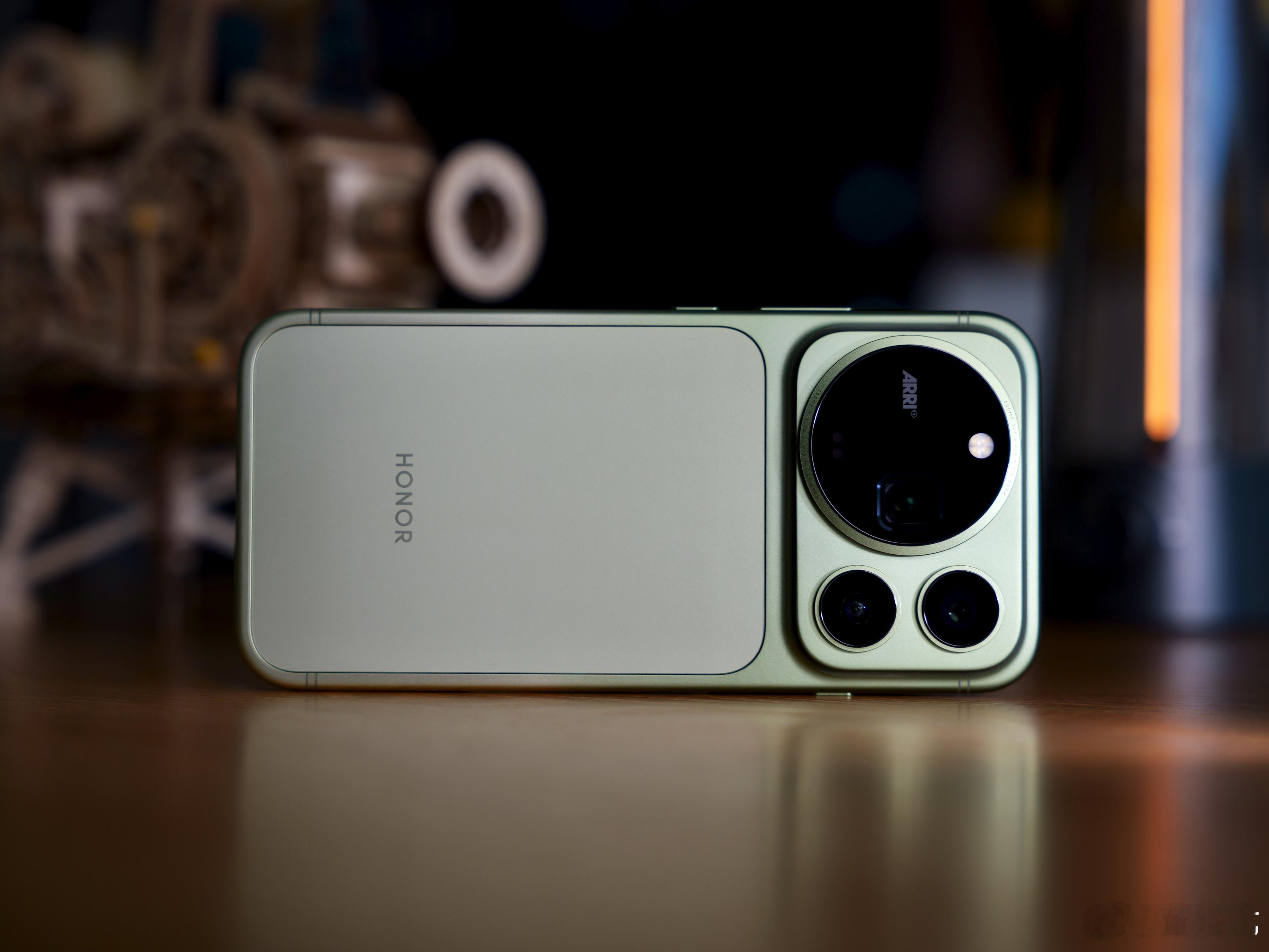 荣耀Magic9 Pro Max 苔青，掌中电影机。日子好起来了，咱也用上「AR
