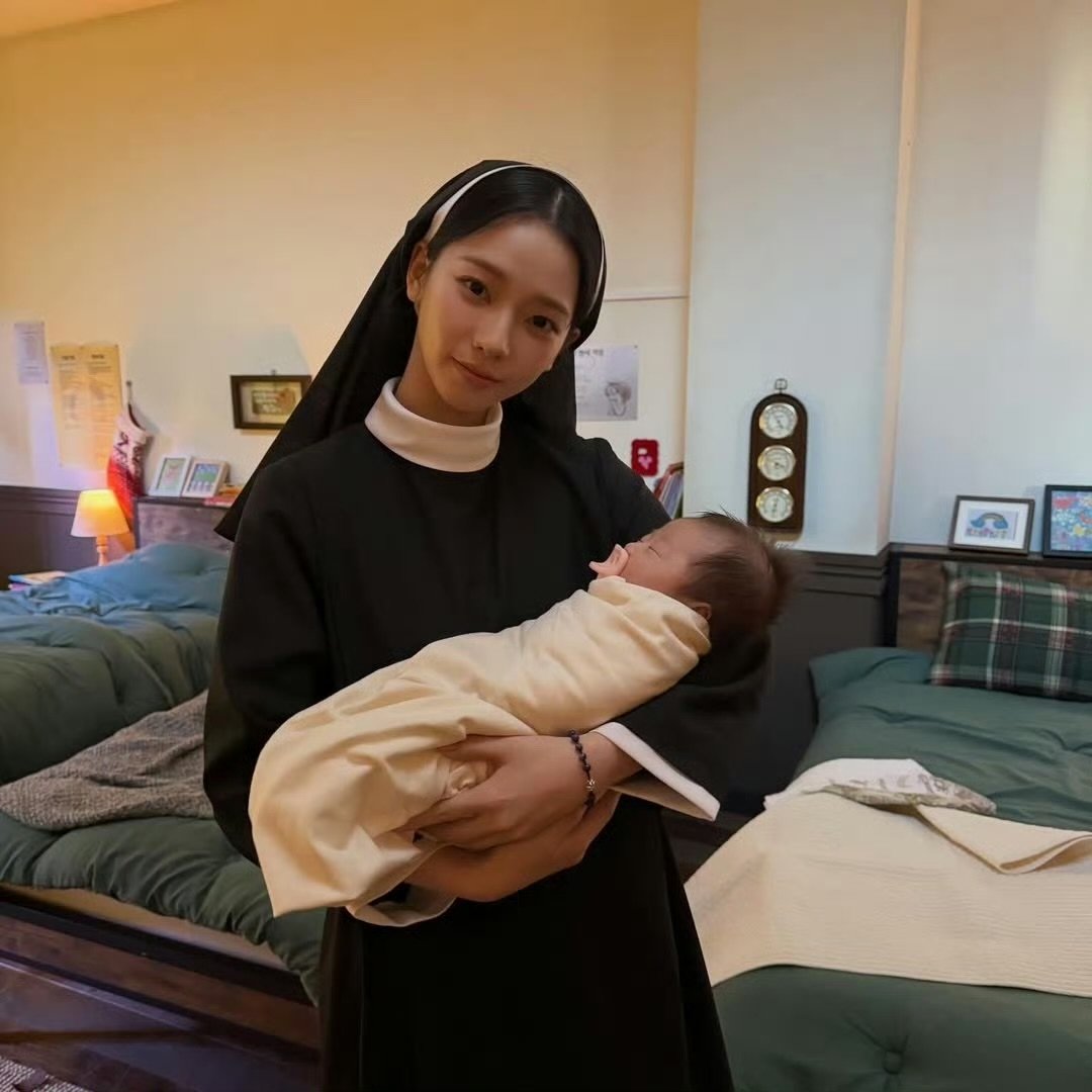 柳智敏抱孩子柳智敏抱娃 柳智敏抱孩子 