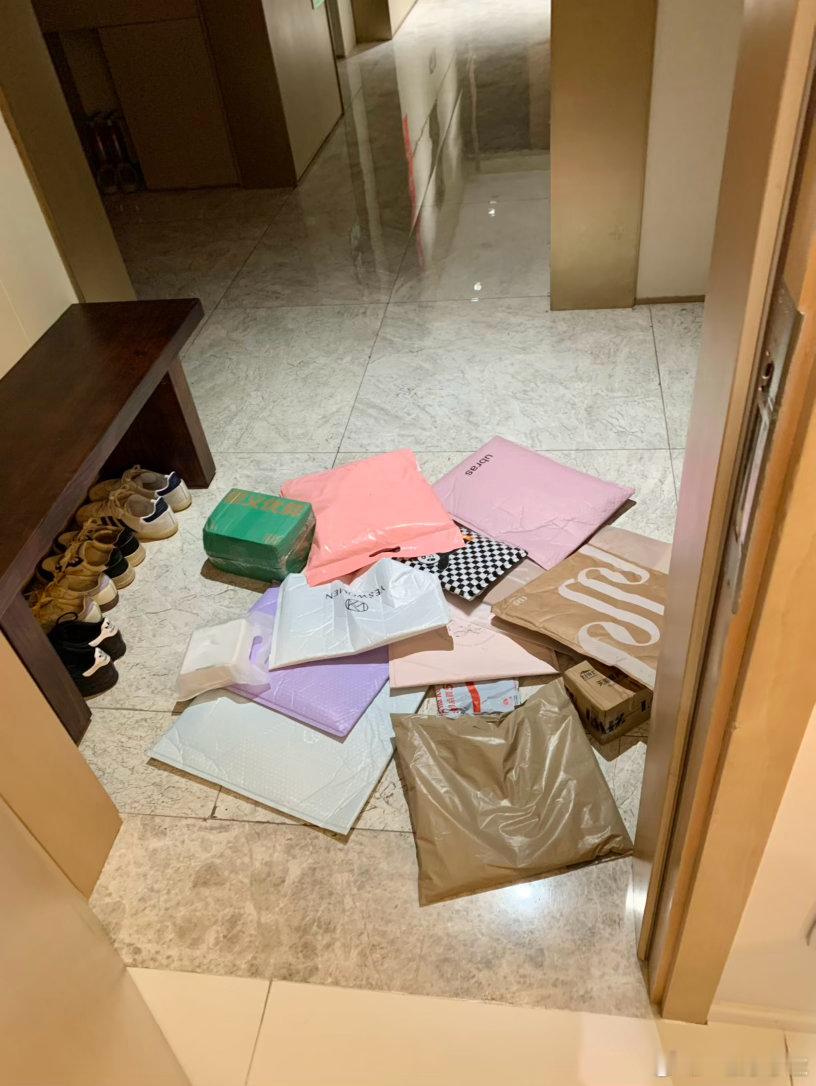 一推开门  幸福具象化了哈哈哈哈哈 