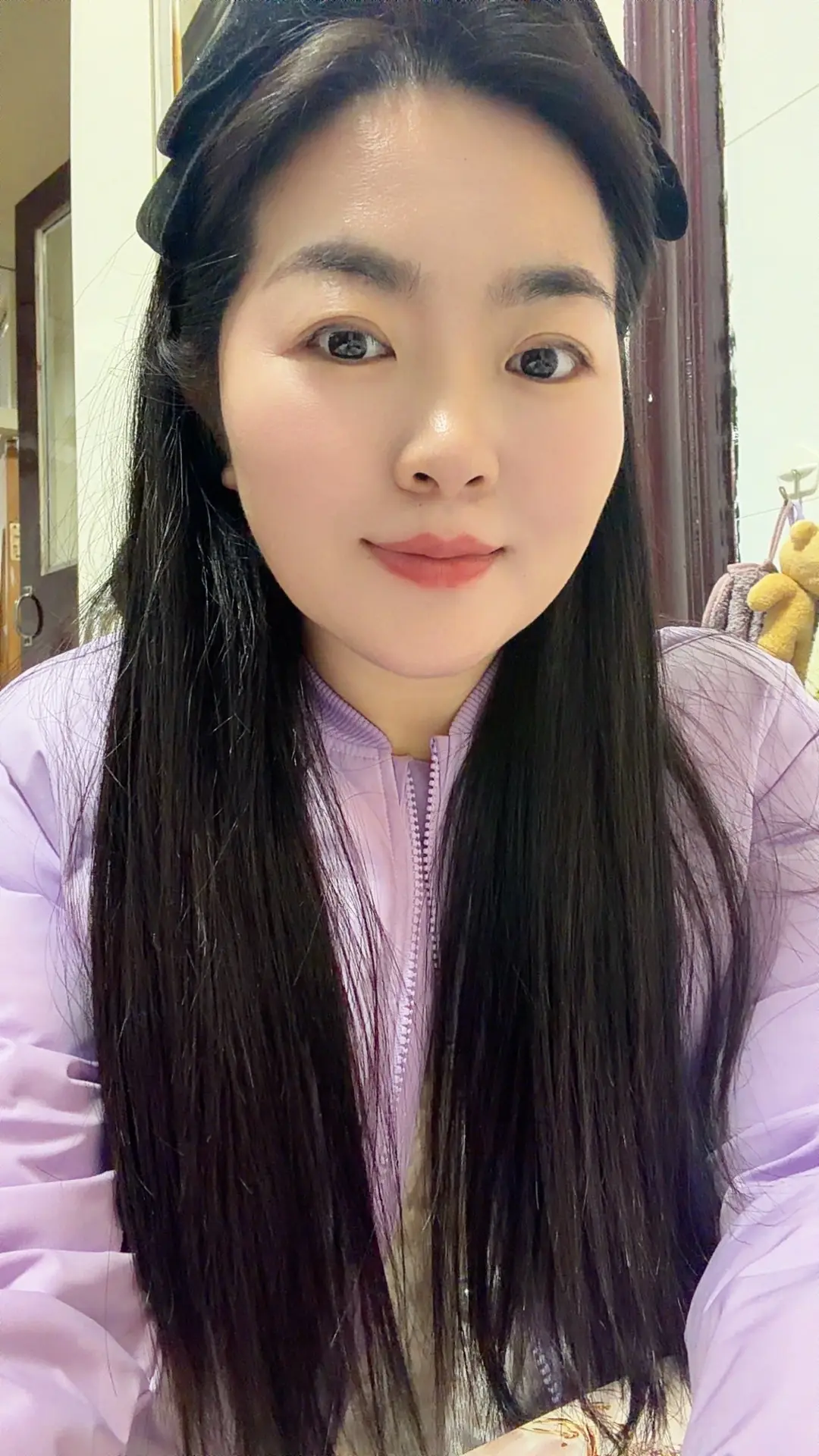 元宵佳节快乐。漂亮阿姨带着妞妞放烟花绕九曲去了，这个元宵节在姥姥家过...