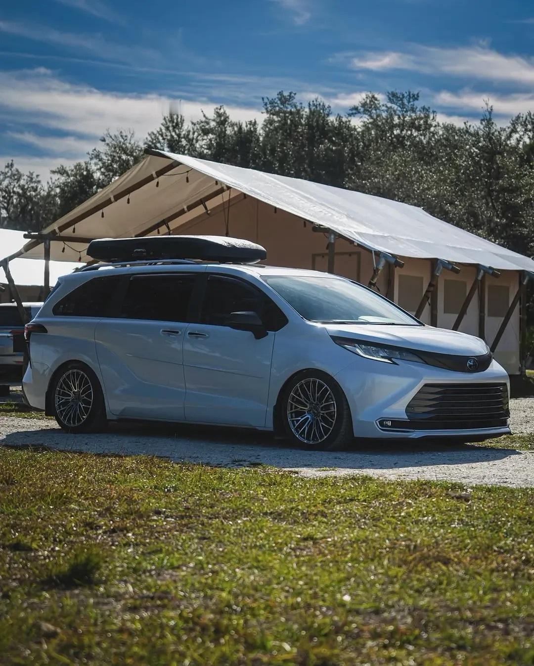 今天进店50分钟买了台顶配塞纳，下周提车，家人五一假期出行方便点，随后打算收拾一