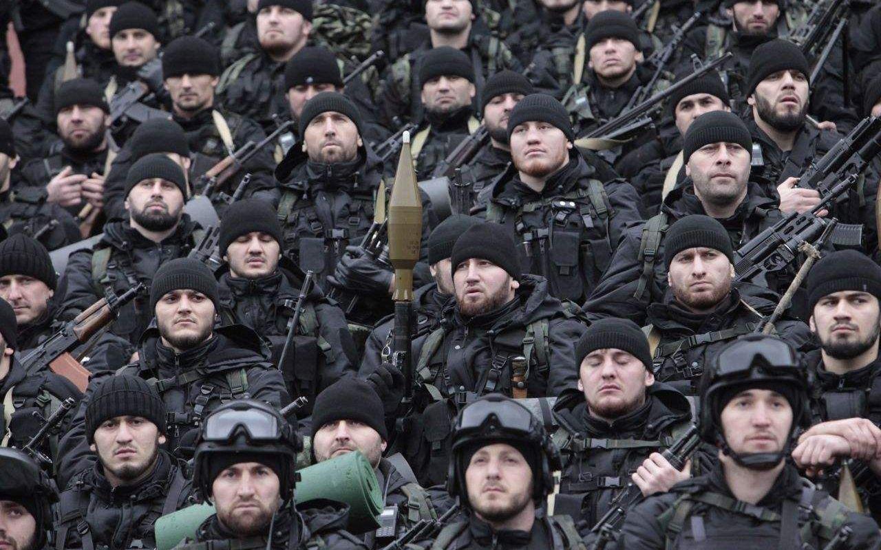 乌军亚速第三突击旅在装甲部队的支援下，在克列谢耶夫卡镇周围推进并进行包围，当地俄