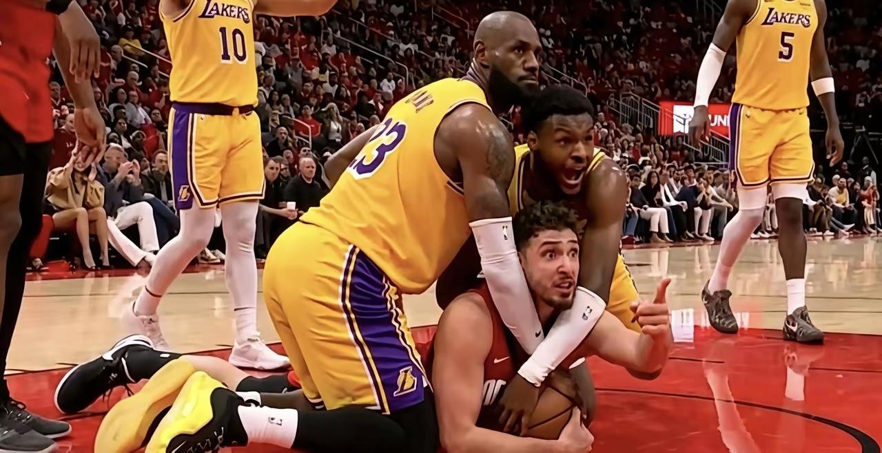 火箭输球乌度卡就是罪魁祸首
一个谢泼德
球队第几选择？
居然出手21次
缺少东契