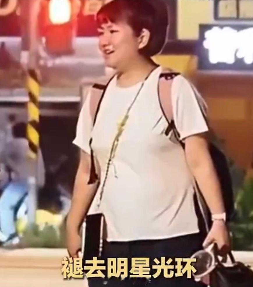 Selina父亲力挺女儿Selina露面状态遭到不少网友对身材的苛责，父亲站出来